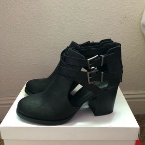 Soda Buckle Wedges